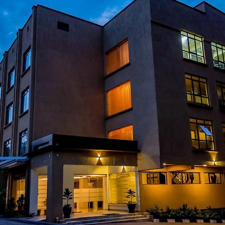 Canary Hotel Кампала Экстерьер фото