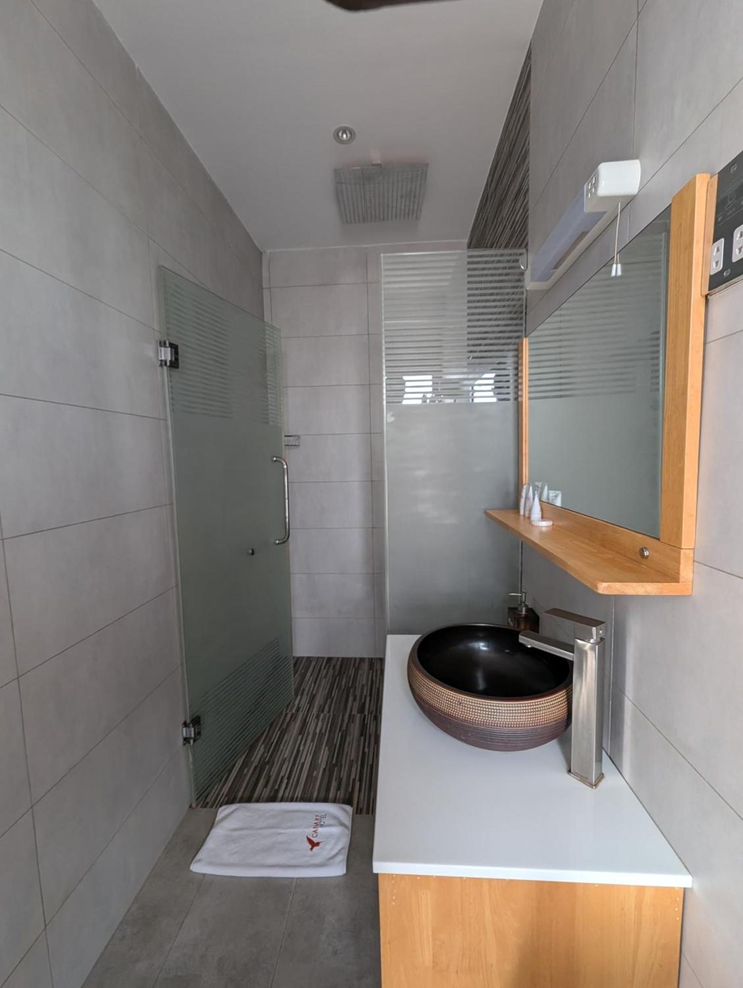 Canary Hotel Кампала Экстерьер фото