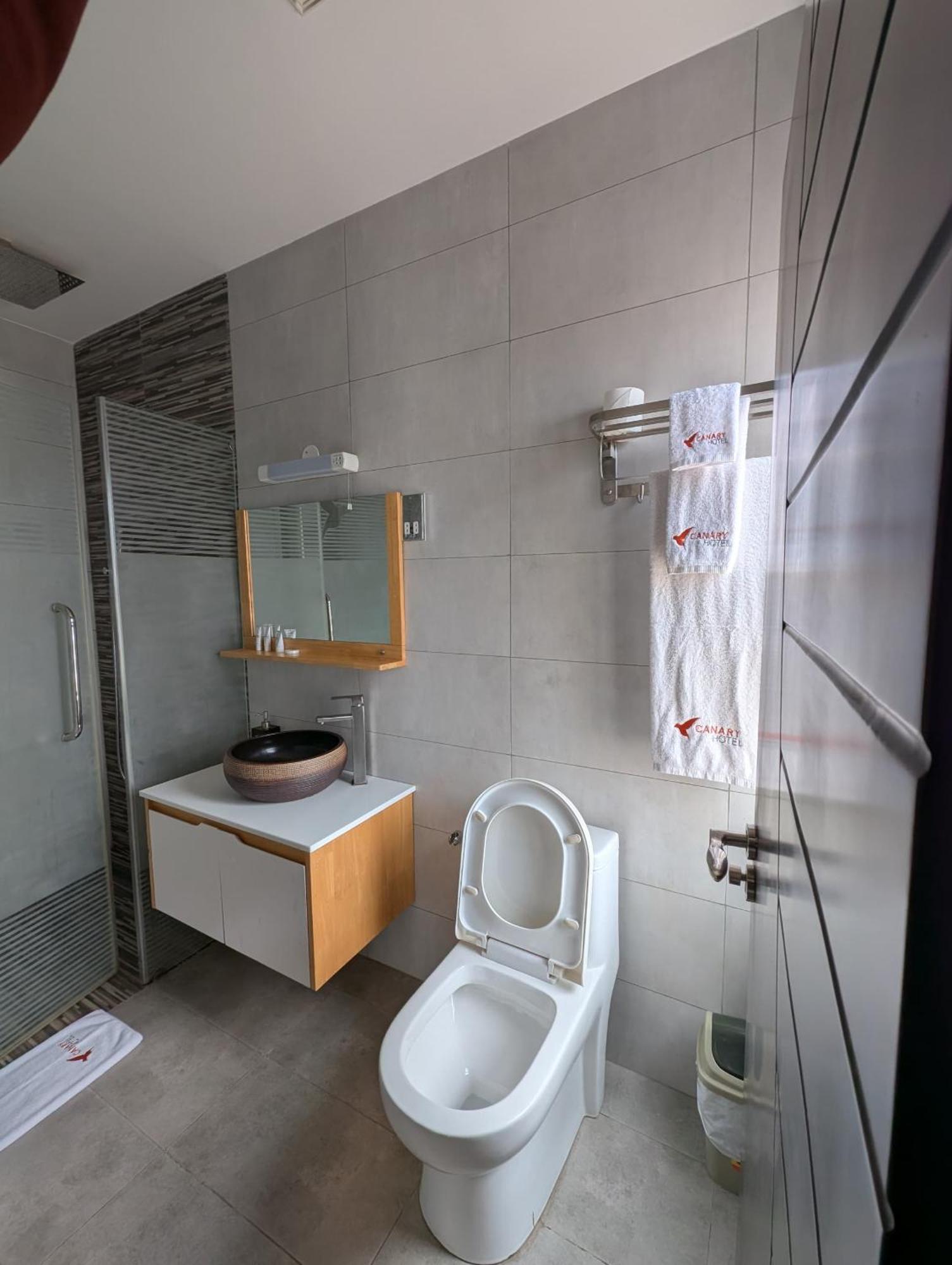 Canary Hotel Кампала Экстерьер фото